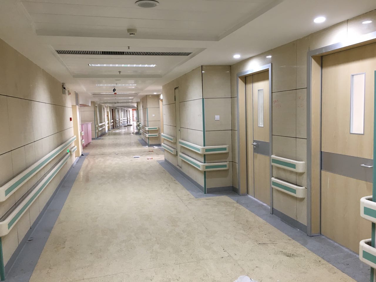 hospital door size