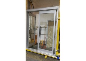 Sliding ICU door with breakaway function