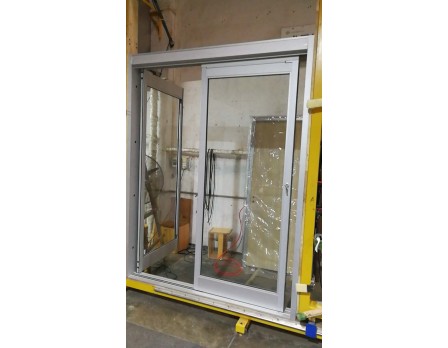 Sliding ICU door with breakaway function